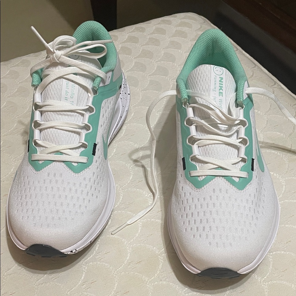 Nike Women's White and Teal Running Athletic Shoes